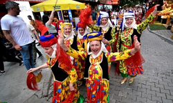 Dans, müzik, coşku... Festivalin kalbi Bornova’da attı
