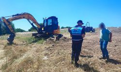 Didim'de Hazine Arazisinde Kaçak Kazı: 3 Kişi Suçüstü Yakalandı