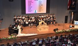 Dikili’de Küçük Yıldızlar Sahnede Parladı
