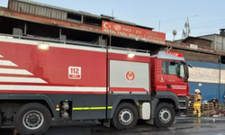 İzmir Bornova’da geri dönüşüm tesisinde yangın paniği