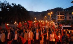 Edremit'te 19 Mayıs fener alayı ve konserle kutlandı