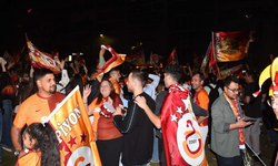 Galatasaray'ın şampiyonluk kutlaması İzmir’i salladı!