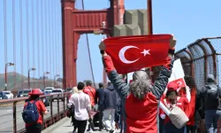 Golden Gate Köprüsü’nde bayraklı coşku