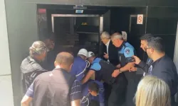 İlhan Şeşen'e veda töreninde talihsizlik: Tabutu asansörde mahsur kaldı