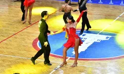 İzmir’de Dansın Büyüsü: 400 Sporcu Buluştu
