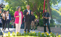 Atatürk’ün annesi unutulmadı | Özgür Özel Zübeyde Hanım'ı ziyaret etti