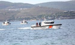 Urla’da fırtınaya yakalanan teknedekiler mahsur kaldı