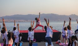 Sahilde yoga şöleni: Bayraklı’da Dünya Yoga Günü