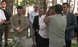 Şehit babası Özgür Özel’in alnından öptü: “Allah razı olsun”