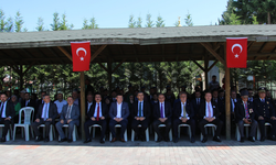 Uşak'ta bayram öncesi duygusal anlar: Vali Aktaş şehitliği ziyaret etti