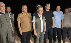 İzmir'deki Yangında 3 Kişi Dumandan Etkilendi, 6 Yerleşim Boşaltıldı