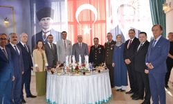Manisa protokolü bayramda buluştu: Sevgi ve hoşgörü mesajları verildi