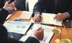 Sözleşme Hazırlama Sürecinde Ticaret Avukatı ile Çalışmanın Avantajları