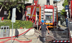 İzmir’de büyük yangın: 100 bin kişi elektriksiz kaldı