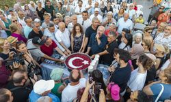 Karşıyaka’da aşure kazanı dostluk için kaynadı