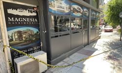 Manisa’da silahlar emlak ofisinde patladı