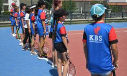Kuşadası’nda Çocuklara Ücretsiz Tenis Eğitimi