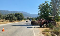 Ödemiş'te motosiklet ile traktör çarpıştı: 1 ağır yaralı