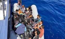 Sahil Güvenlik 22 göçmeni sağ salim karaya çıkardı