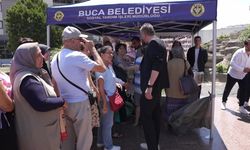 Buca’da vatandaşlara aşure ikramı
