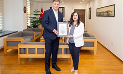 İzmir Büyükşehir Belediye Başkanı Tugay, görev süresi biten KKTC İzmir Başkonsolosu İnanıroğlu'nu ağırladı