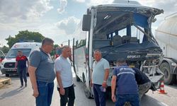 Afyonkarahisar’da midibüs kamyonla çarpıştı: 7 yaralı