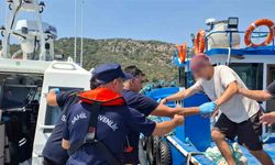 Balıkçı teknesinde rahatsızlanan vatandaşa tıbbi tahliye