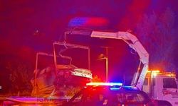 Çukura düşen otomobildeki 4 kişi yaralandı