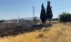 İzmir’de çıkan yangın AVM otoparkına sıçradı, 2 otomobil hasar gördü