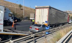 İzmir’de otomobil tıra çarptı: 1 ölü, 1 ağır yaralı