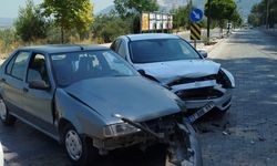 Kırkağaç’ta iki otomobil çarpıştı: 2 yaralı