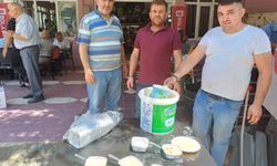 Köşk’te esnaflardan aşure hayrı