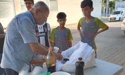 Sarıgöl’de pekmezli ’Karbastı’ ikramı serinlik getirdi