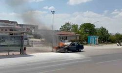 Seyir halindeki otomobil alev alev yandı