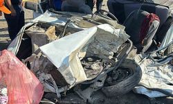 Uşak’ta otomobil kamyonla çarpıştı: Baba ve kızı hayatını kaybetti