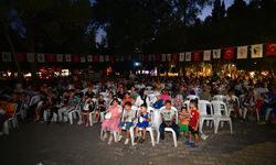 Bornova’da açık hava sineması kahkahayla sürüyor