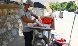 Efes Selçuk’ta salça hazırlığına belediye desteği