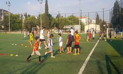 Efeler’de Yaz Tatili Sporla Renklendi: Çocuklar Futbol Kurslarında Buluştu