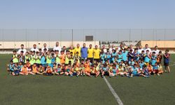Futbolun yıldızları tecrübelerini Bucalı çocuklara aktardı