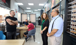 Başkan Ünsal Karşıyaka’da sokak sokak geziyor