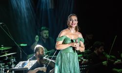 Derya Bedavacı, Sığacık Joy Sahnesinde: “Her Bilet Bir Fidan” Kampanyasına Destek