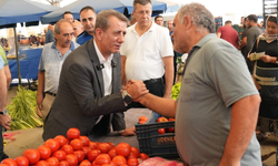 Başkan yetişkin cuma pazarında vatandaşı dinledi