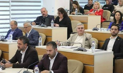 Bayraklı Meclisi’nde bütçe kabul edildi, tansiyon yükseldi