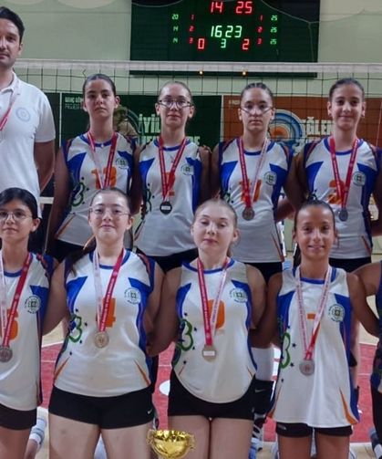 Muğla Büyükşehir voleybol altyapısı başarıya doymuyor