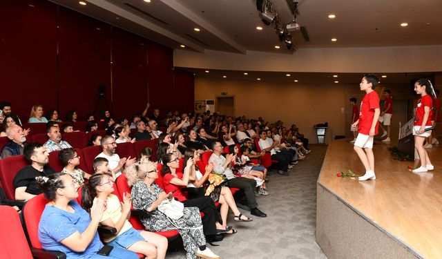 Çiğli'de 19 Mayıs oratoryosu izleyiciden tam not aldı