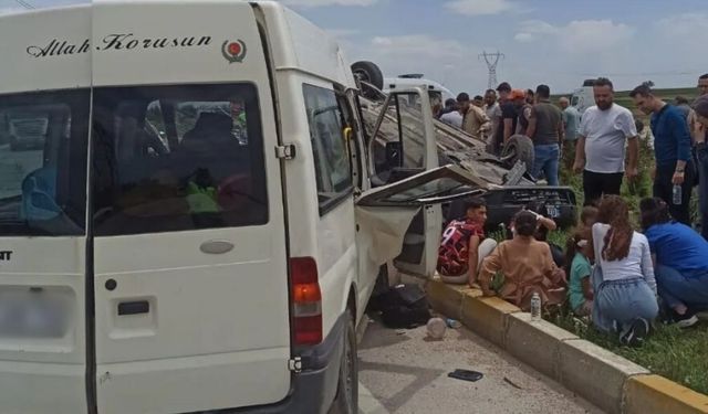 Afyonkarahisar'da Korkunç Kaza: 6'sı Çocuk 9 Kişi Yaralandı!