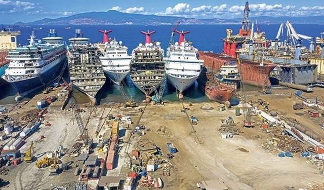 Aliağa Gemi Söküm Tesisi'ndeki Ruhsat Krizi