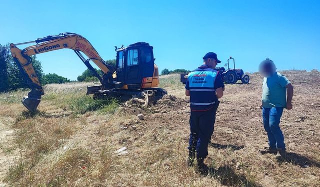 Didim'de Hazine Arazisinde Kaçak Kazı: 3 Kişi Suçüstü Yakalandı
