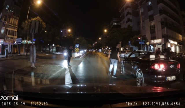 İzmir'de Trafikte Döner Bıçaklı Saldırı