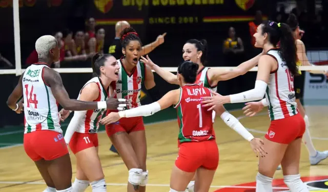 Karşıyaka voleybol takımında ayrılık rüzgarı esti